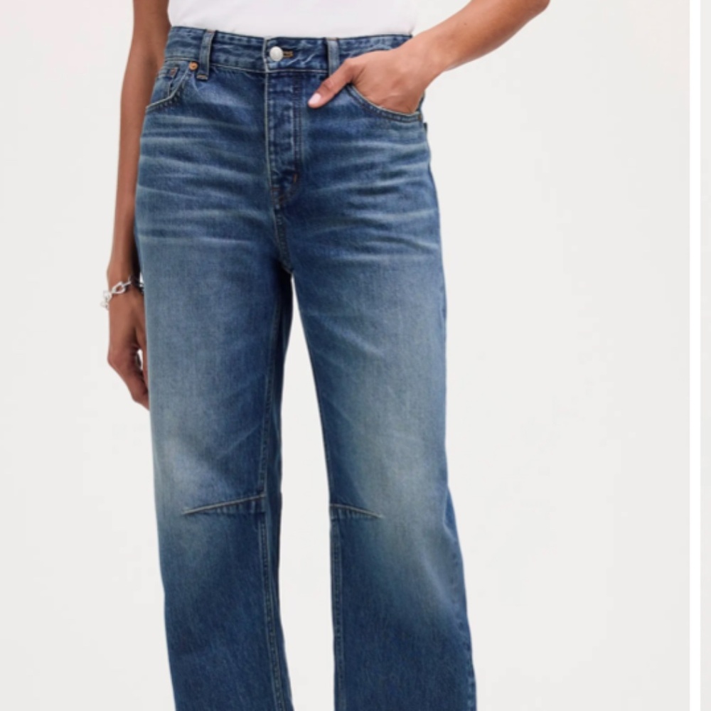 Madewell Darted Barrel Jeans in Irmo
